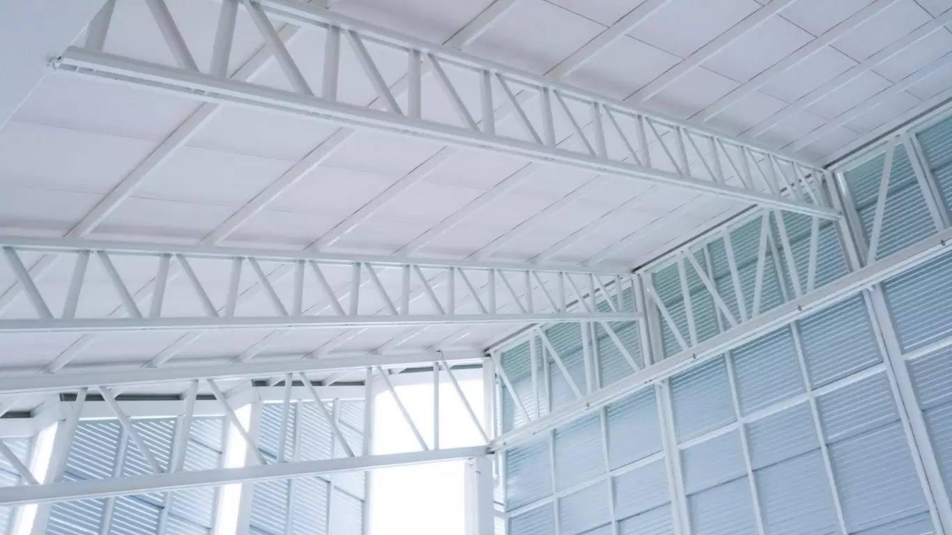 steel structure roof truss frame installation by mobile crane